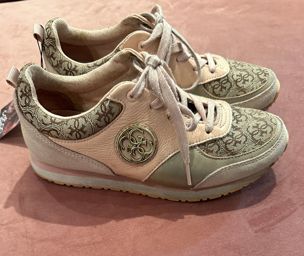 Sneakers – Guess