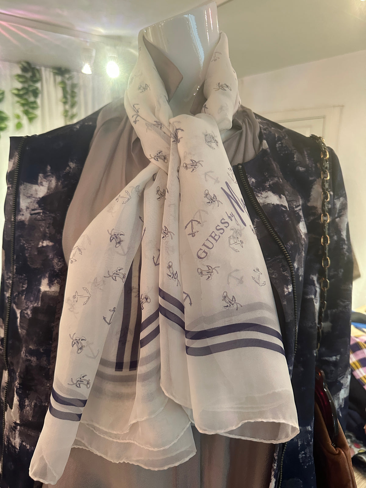 Silkeskjerf fra Guess by Marciano