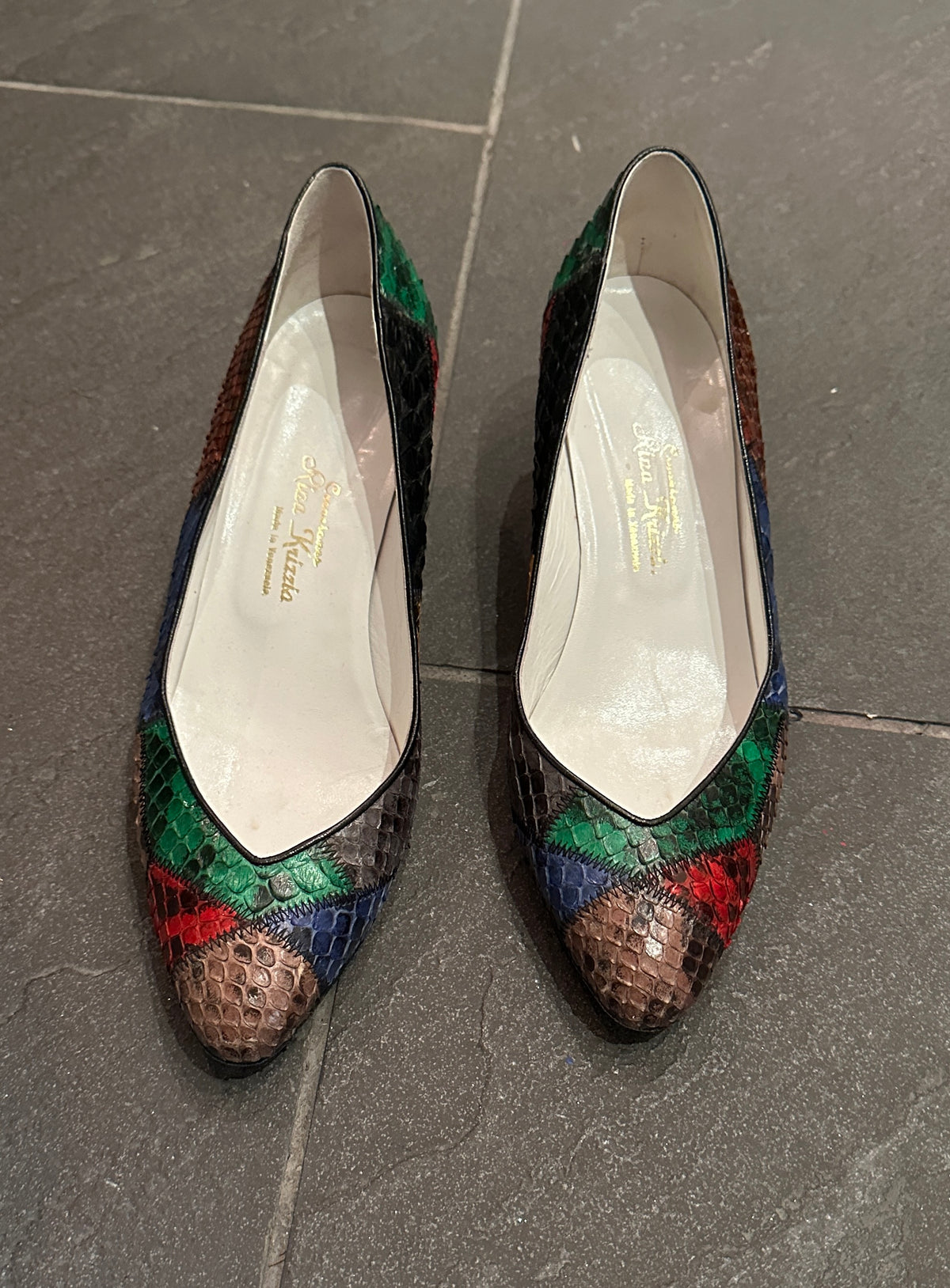 Pumps i slangeskinn