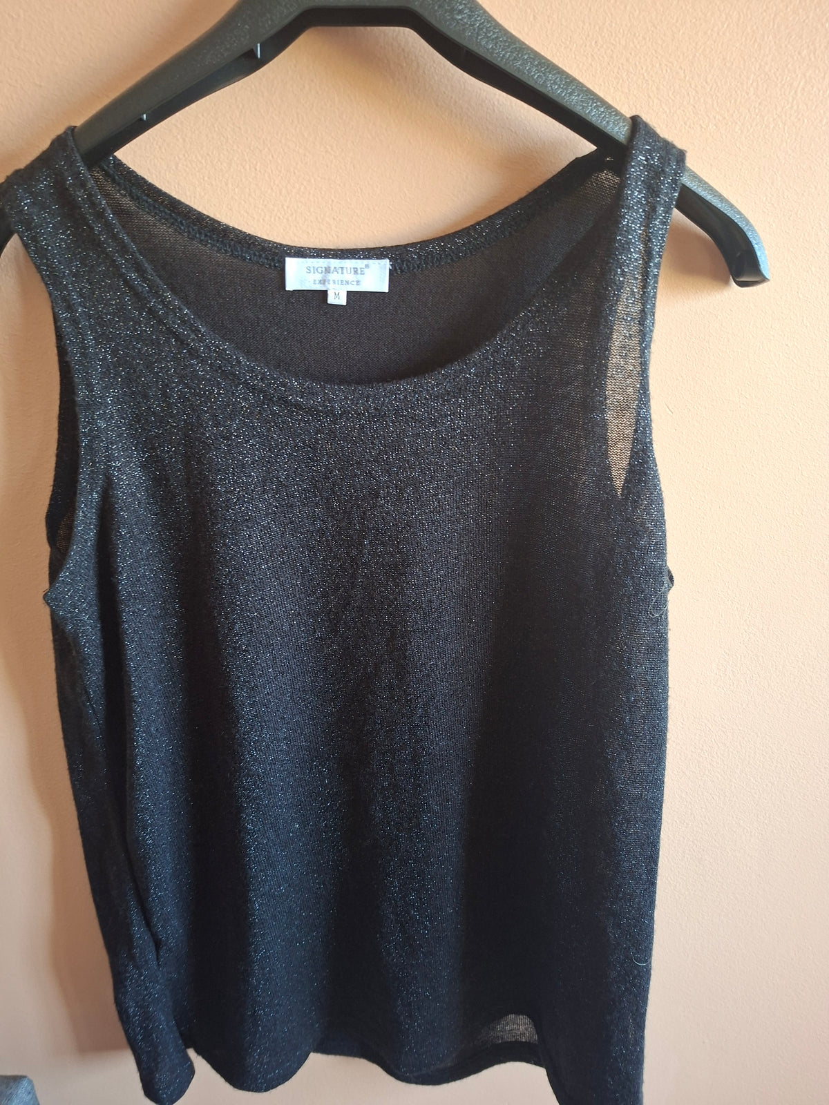 Tynn glitrete topp (strikket stoff)