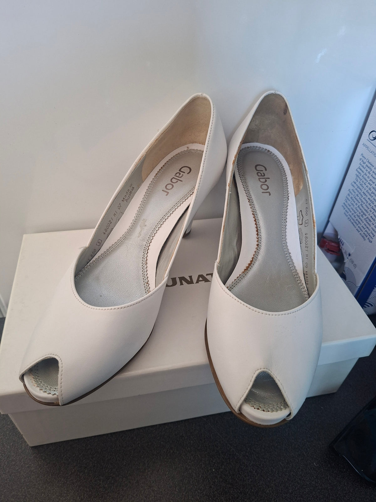 Hvite skinnpumps fra Gabor