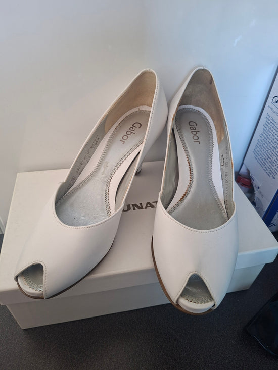 Hvite skinnpumps fra Gabor