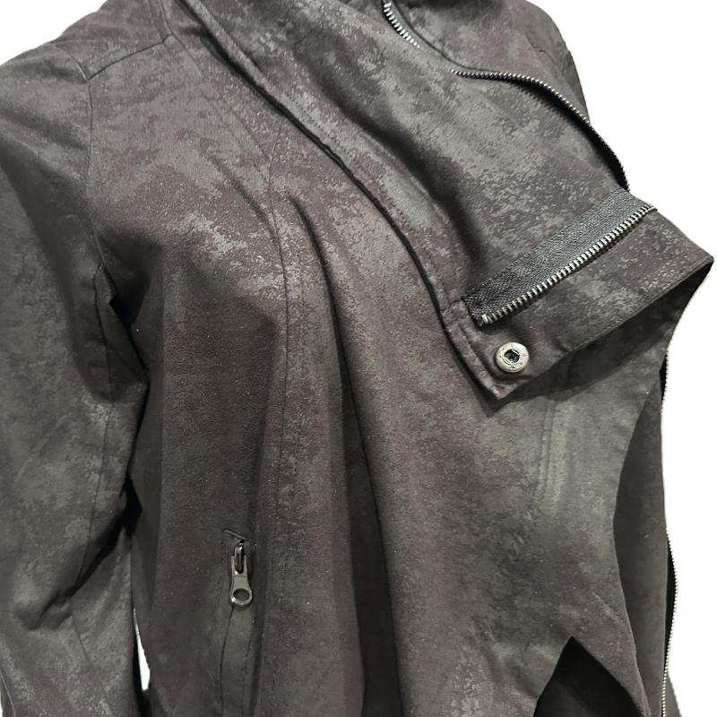 Tynn jakke i bikerstil