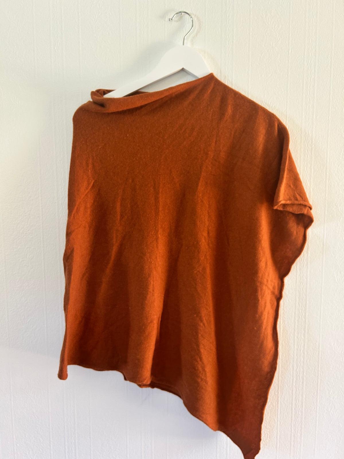 Oransje poncho i ull