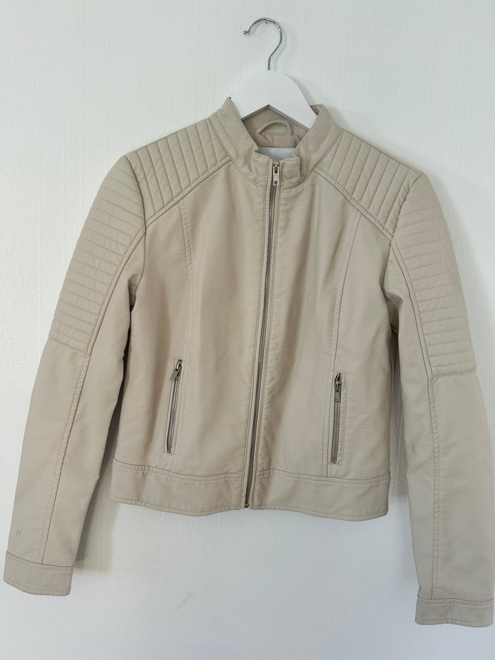 Beige jakke i kunstig skinn