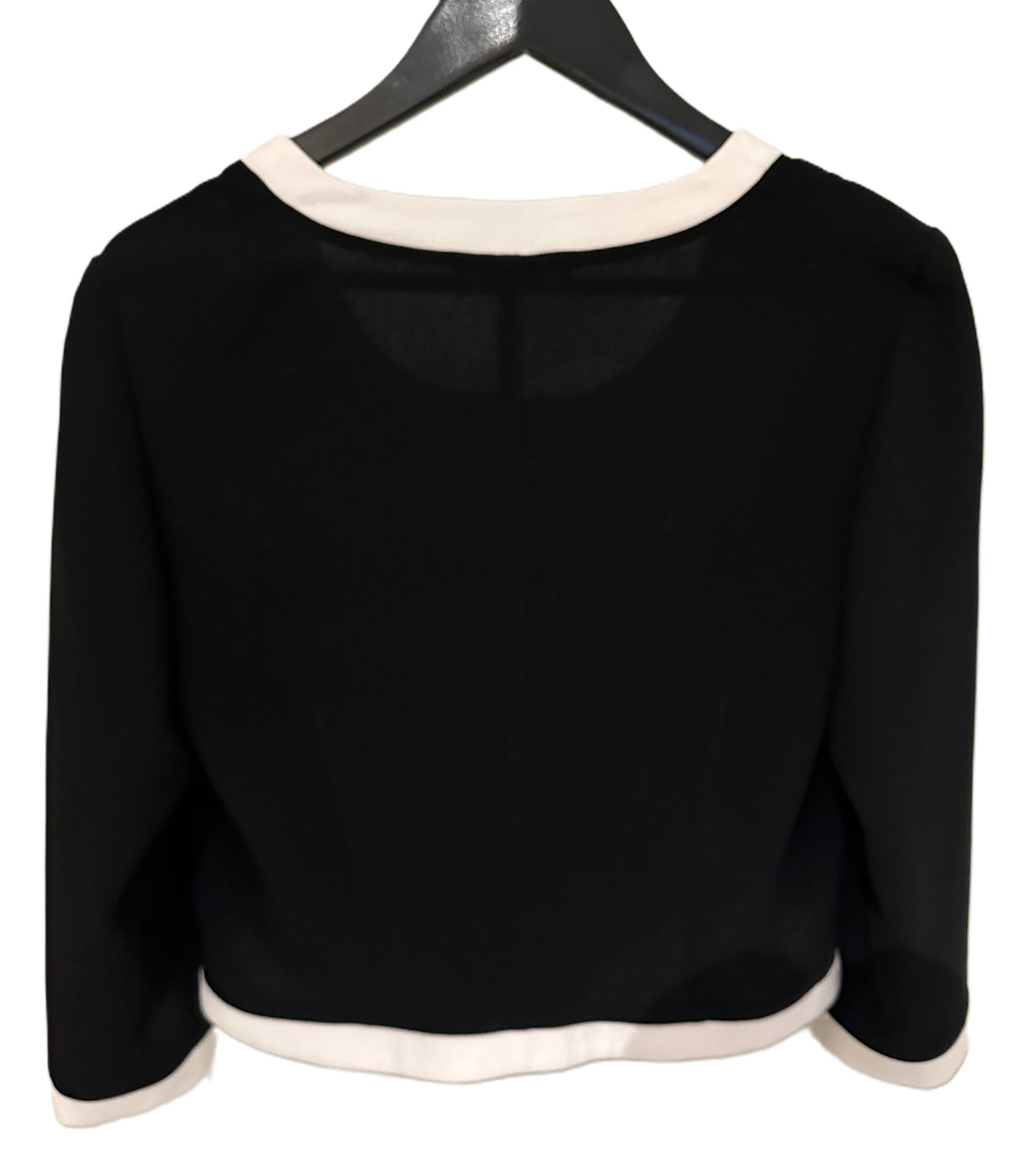 Kort dresset jakke fra Elinette
