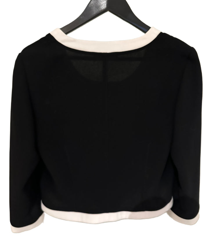 Kort dresset jakke fra Elinette