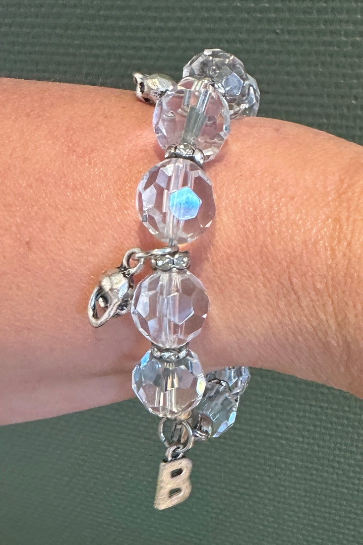 Armbånd med glass-steiner
