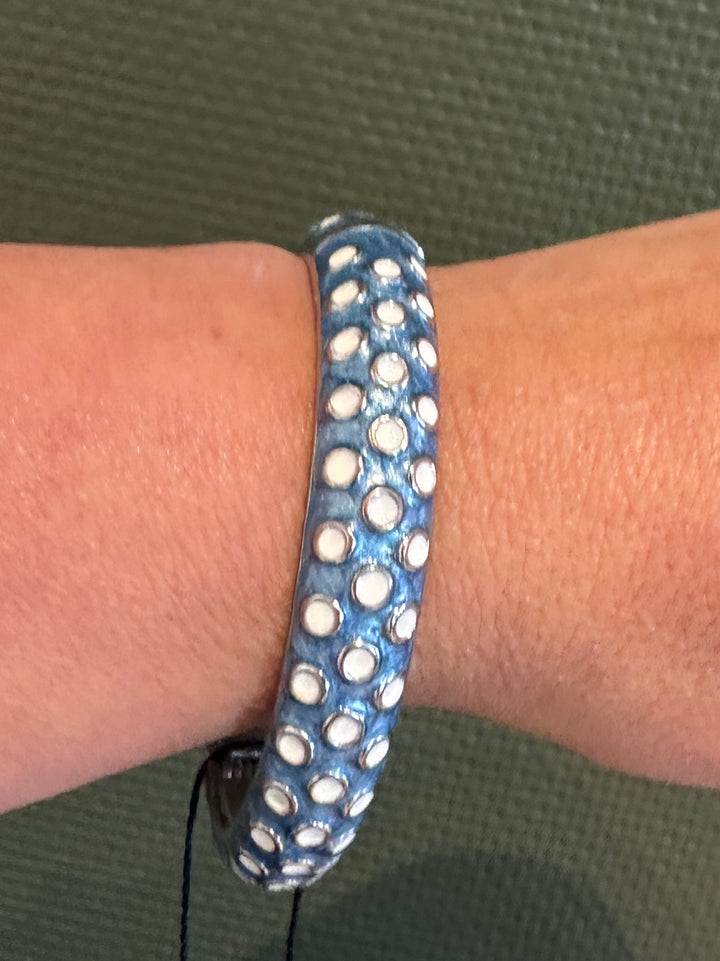 Armbånd med prikker fra Tokyo Jane