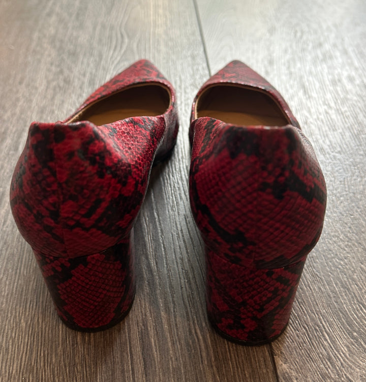 Slangemønstrede pumps