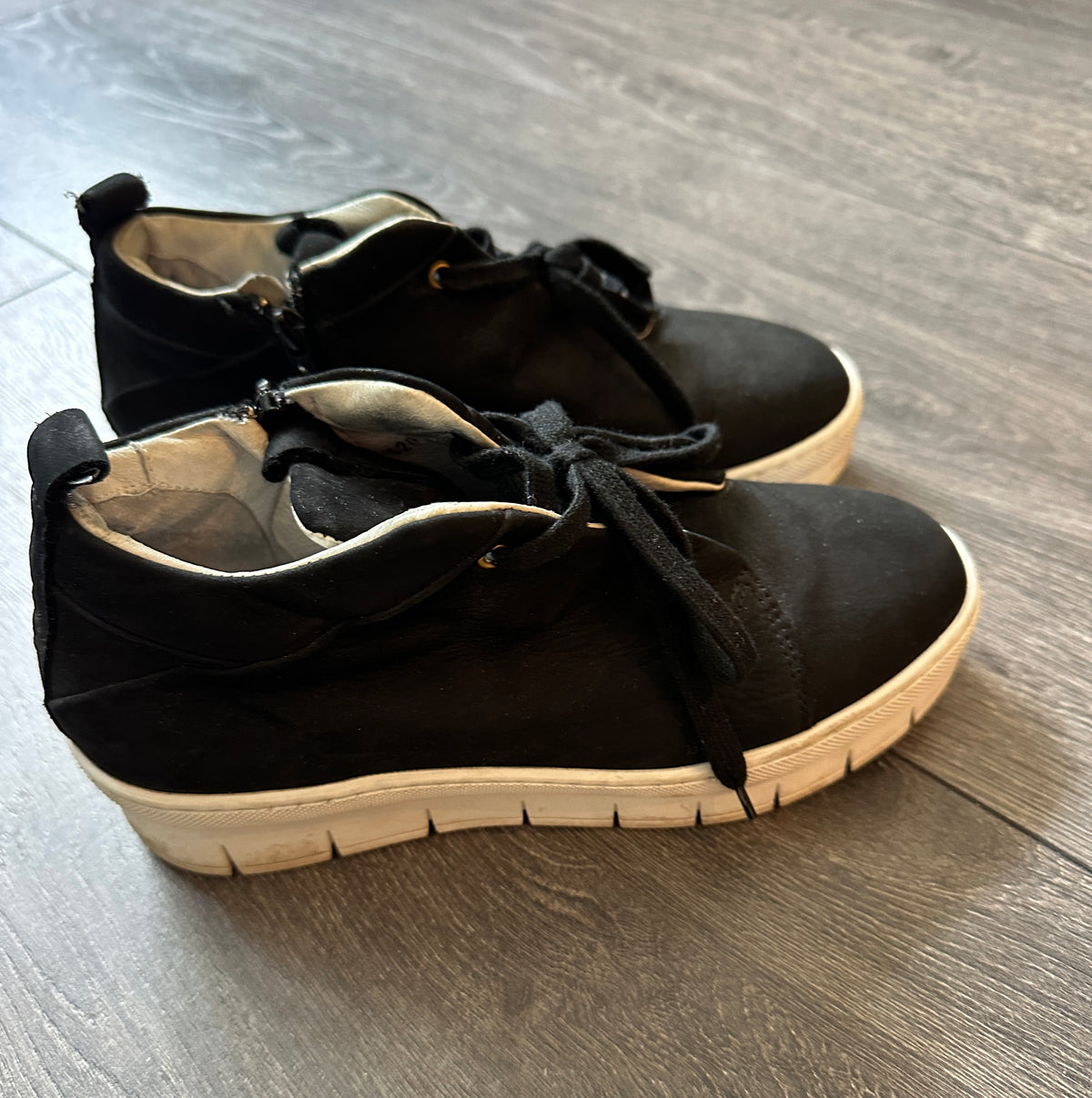 Sneakers fra Nude of Scandinavia