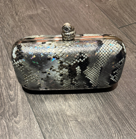 Slangemønstret clutch med slangelås