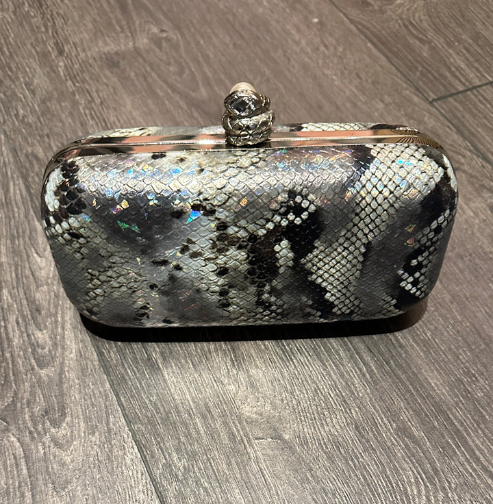 Slangemønstret clutch med slangelås