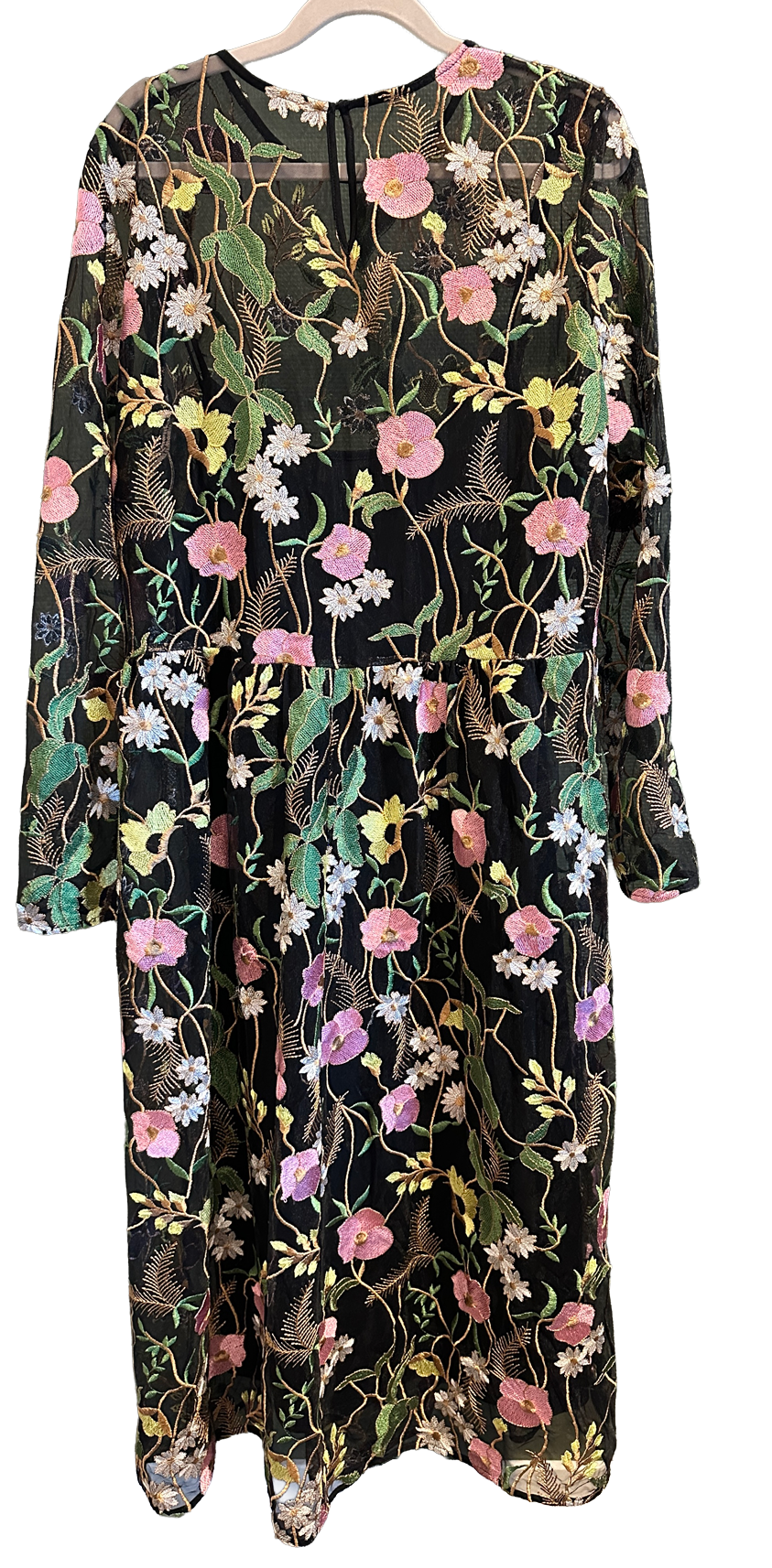 Gjennomsiktig kjole med blomster