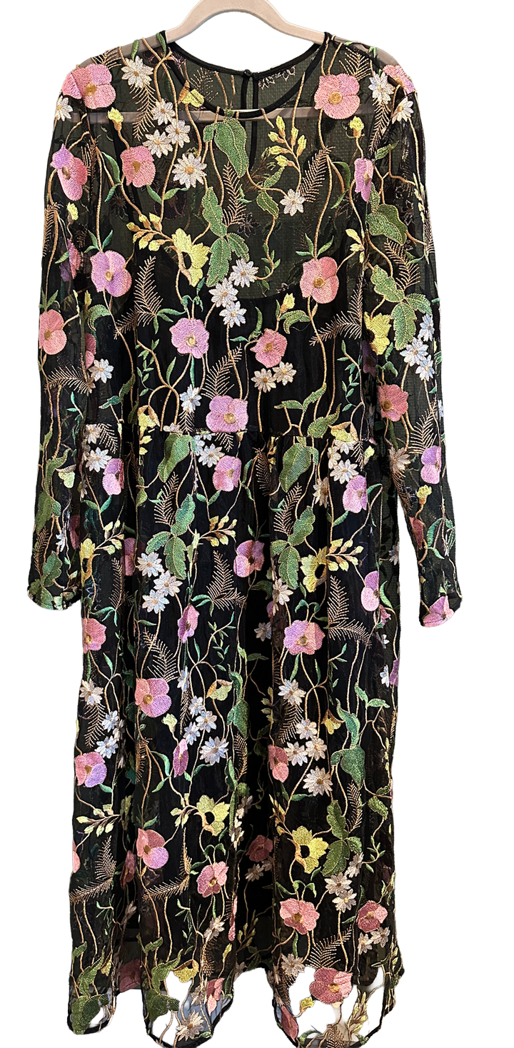 Gjennomsiktig kjole med blomster