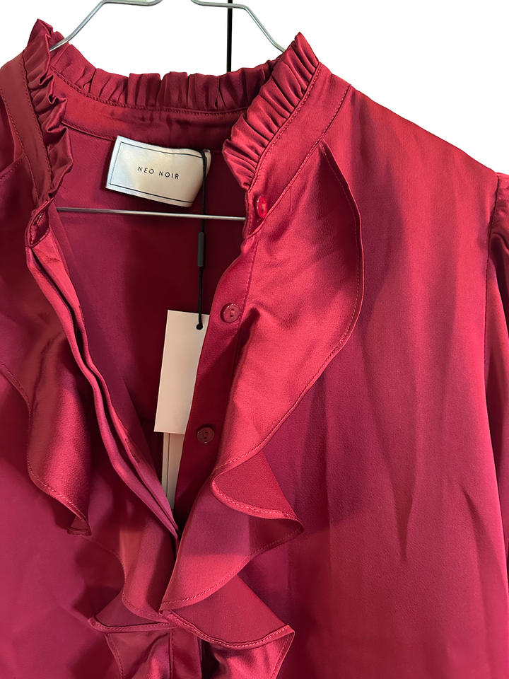Rød bluse fra Neo Noir