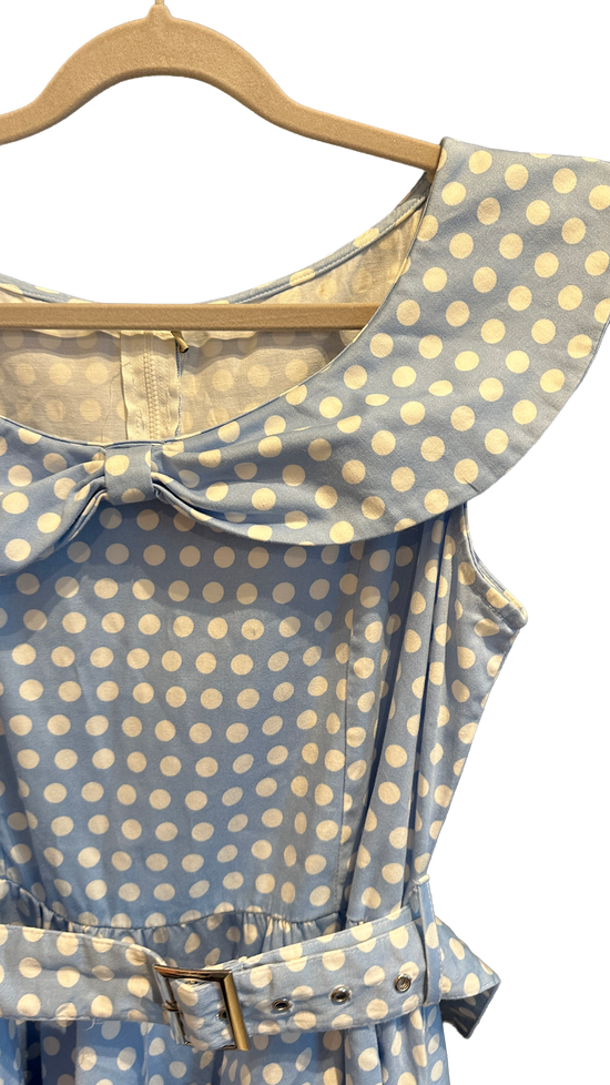 Prikkete kjole i vintagestil