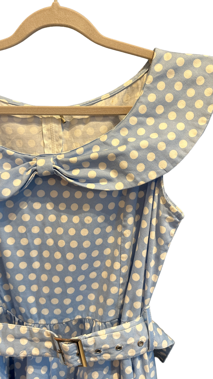 Prikkete kjole i vintagestil