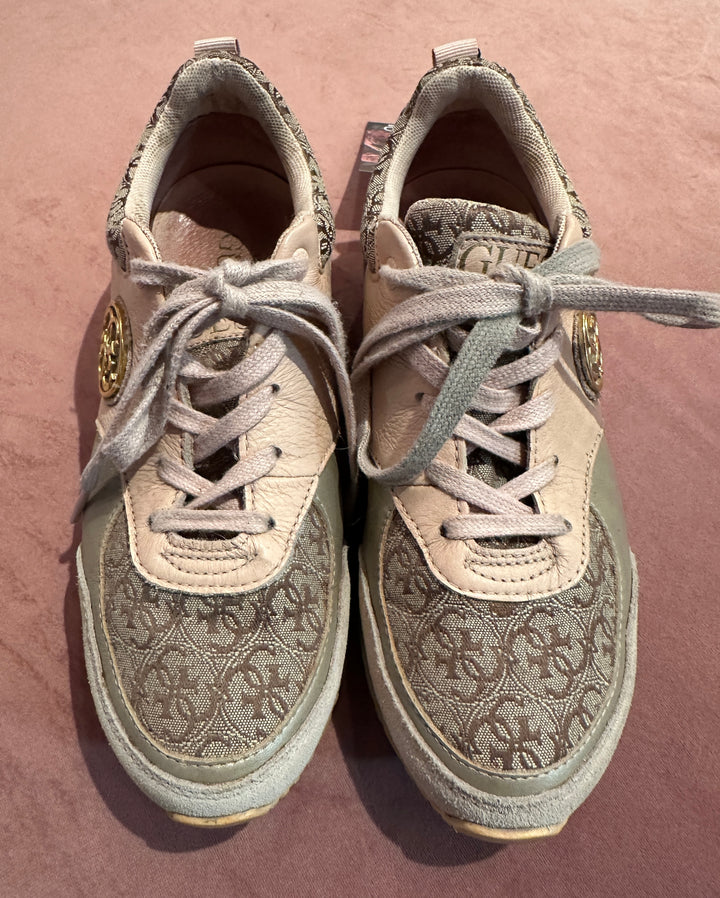 Sneakers – Guess