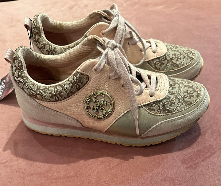 Sneakers – Guess