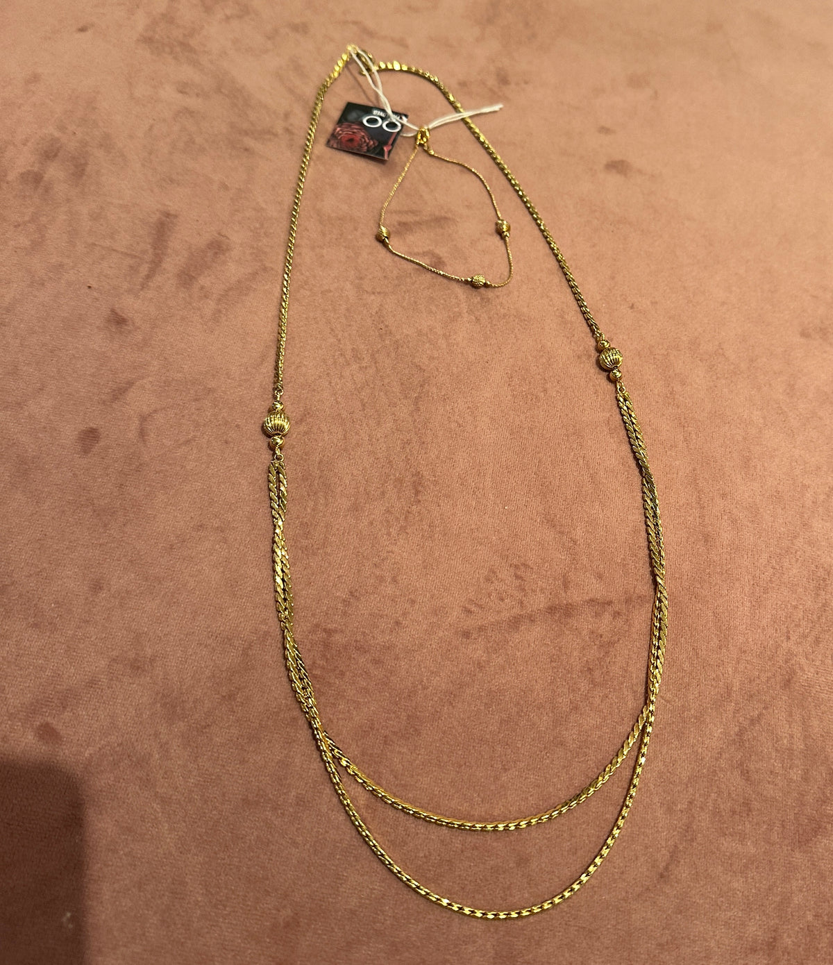 Smykkeset med halskjede og armbånd