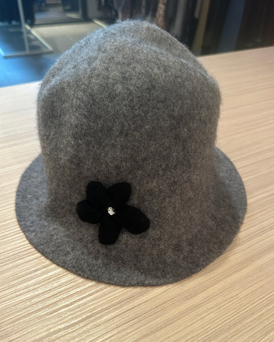 Tovet lue / hatt i ull