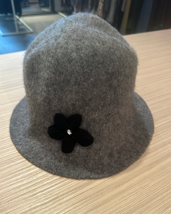 Tovet lue / hatt i ull