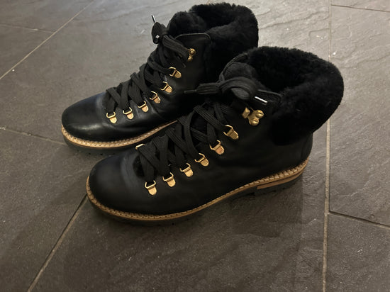 Skinnboots fra Stockholm Design Group