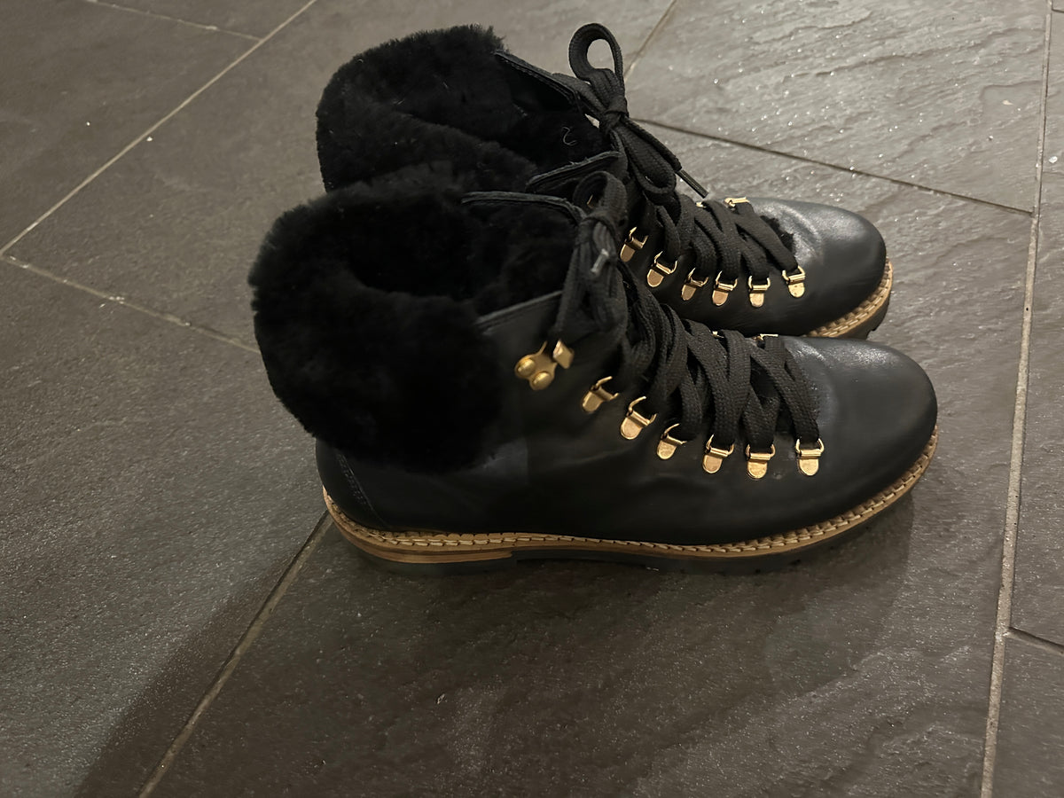 Skinnboots fra Stockholm Design Group