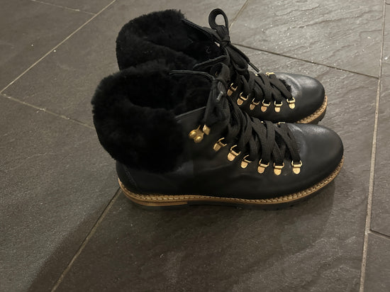 Skinnboots fra Stockholm Design Group