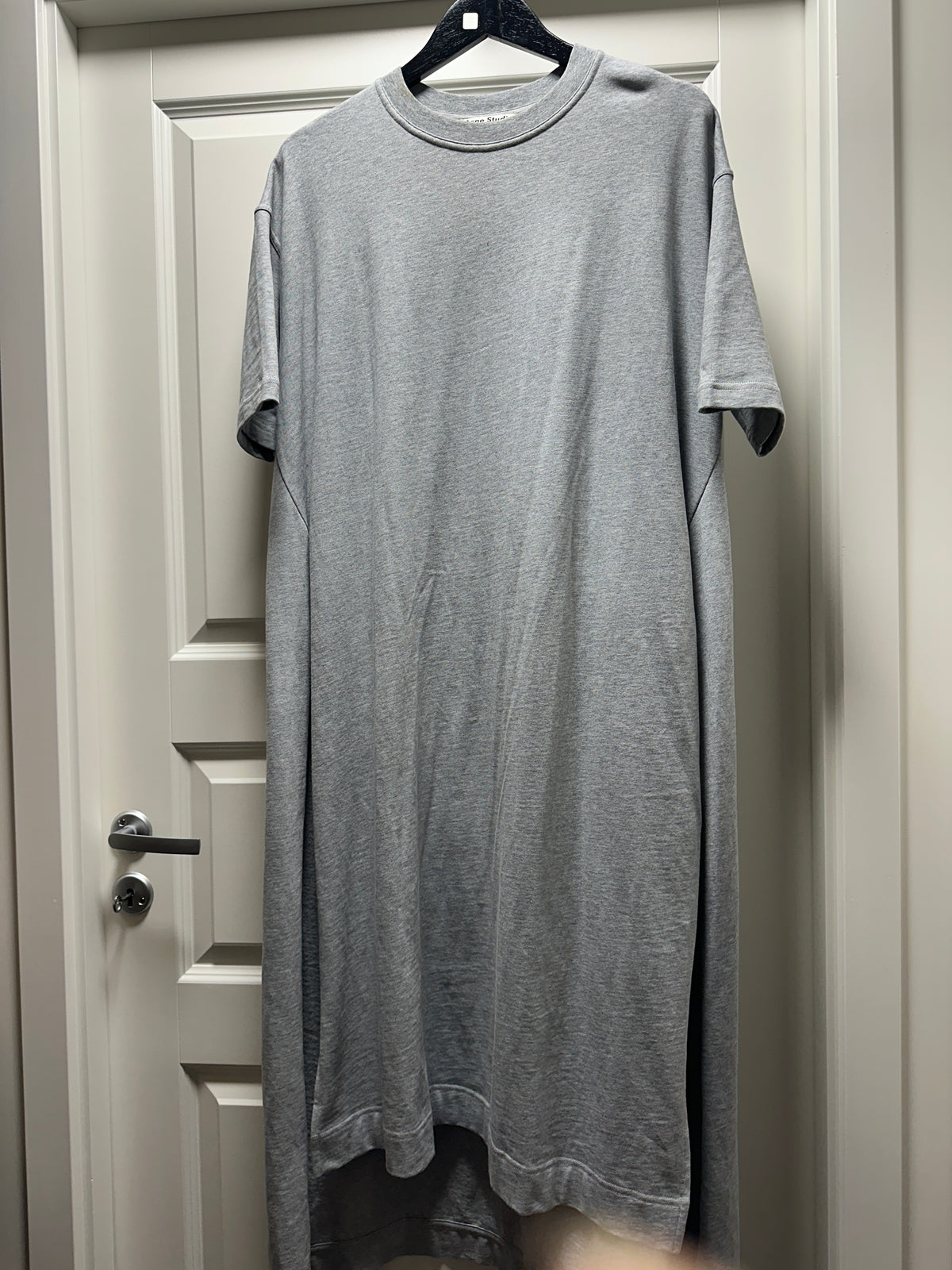 Lang collegegenserkjole fra Acne Studios