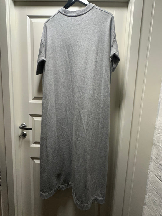 Lang collegegenserkjole fra Acne Studios