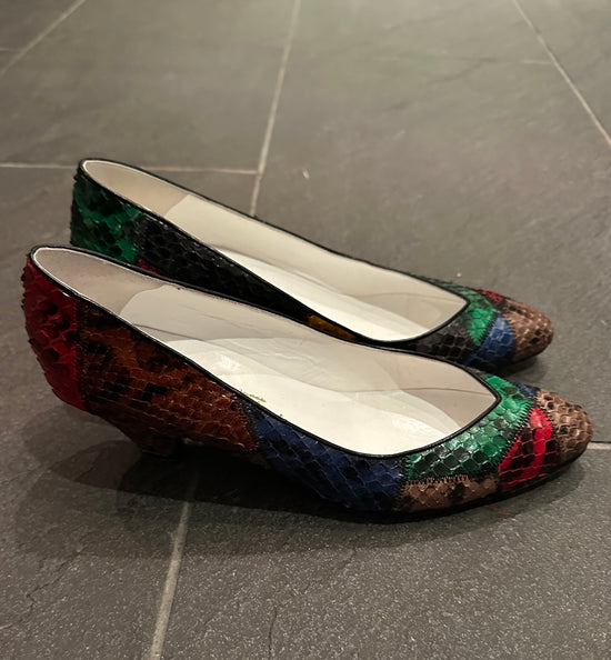 Pumps i slangeskinn