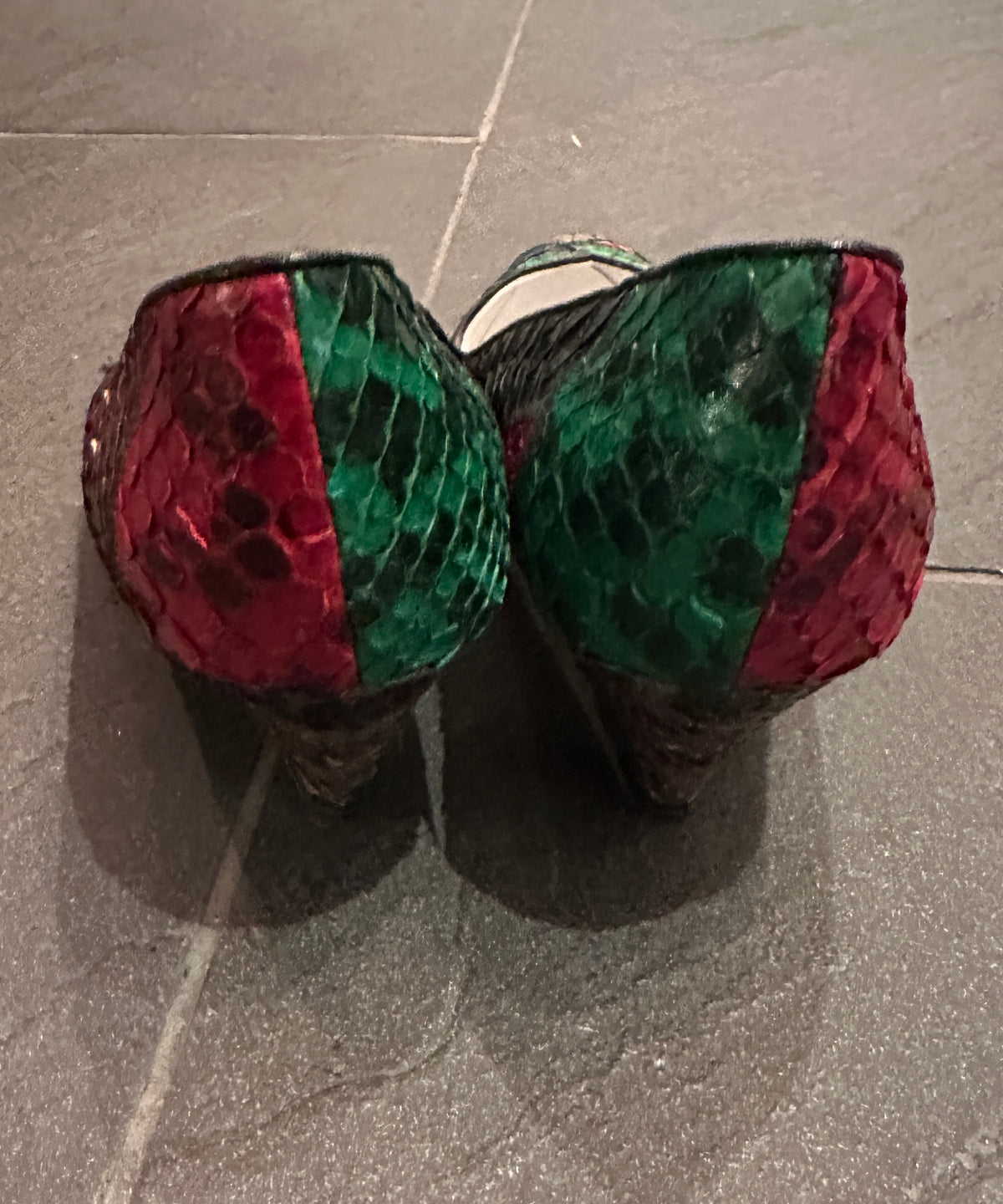 Pumps i slangeskinn