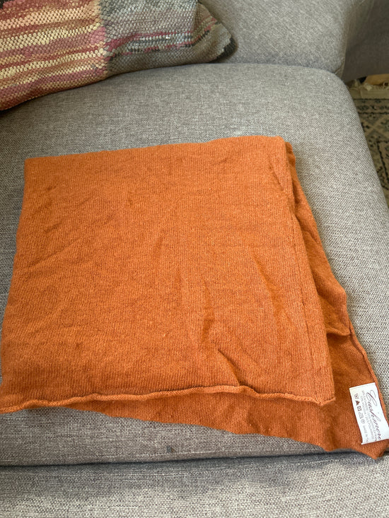 Oransje poncho i ull
